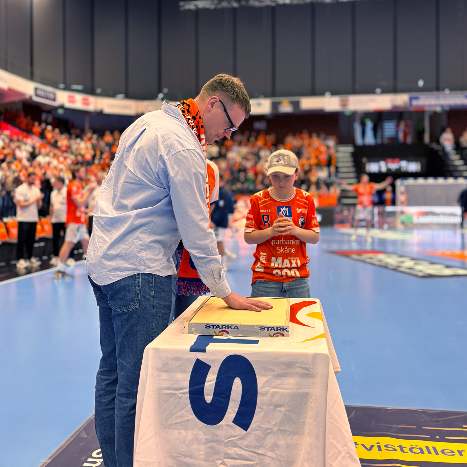 Markus Olsson hyllades när IFK pensionerade nummer 4